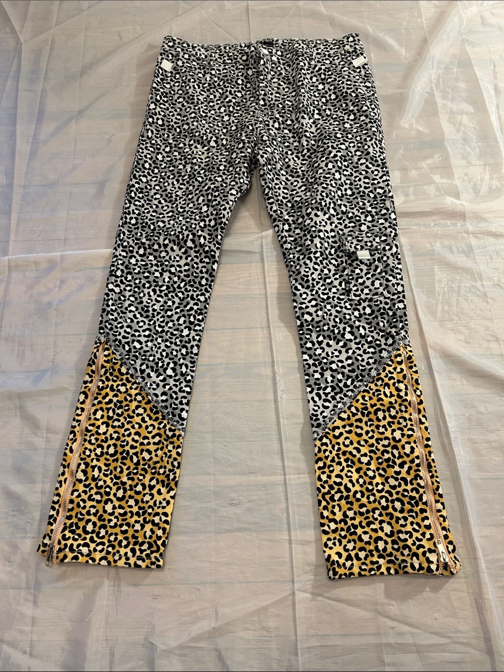 ' Two-Tone Leopard Print Leggings - Black & Yellow